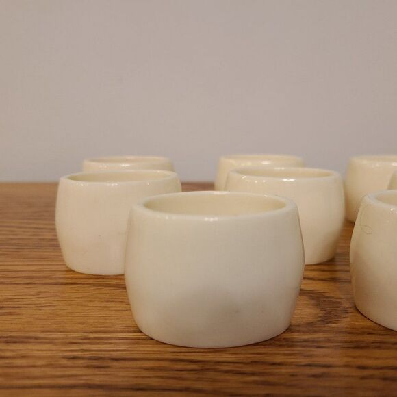 Oval Plastic Napkin Rings Set of Eight Creamy White 60s-70s Retro Vintage - Picture 3 of 7